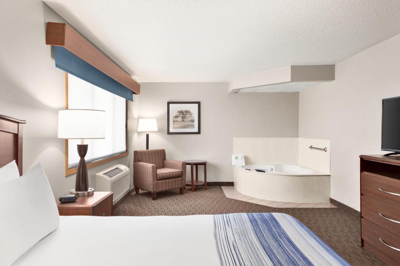 Americinn By Wyndham Sauk Centre Phòng bức ảnh