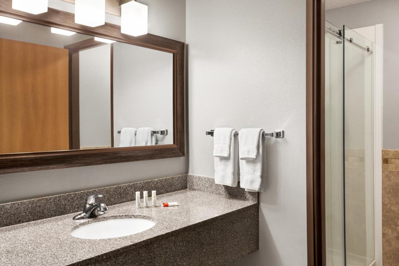 Americinn By Wyndham Sauk Centre Phòng bức ảnh